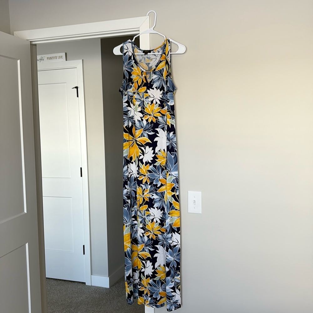 Cute maxi dress!  Gold embellishment in front neck. Flowy and fun!